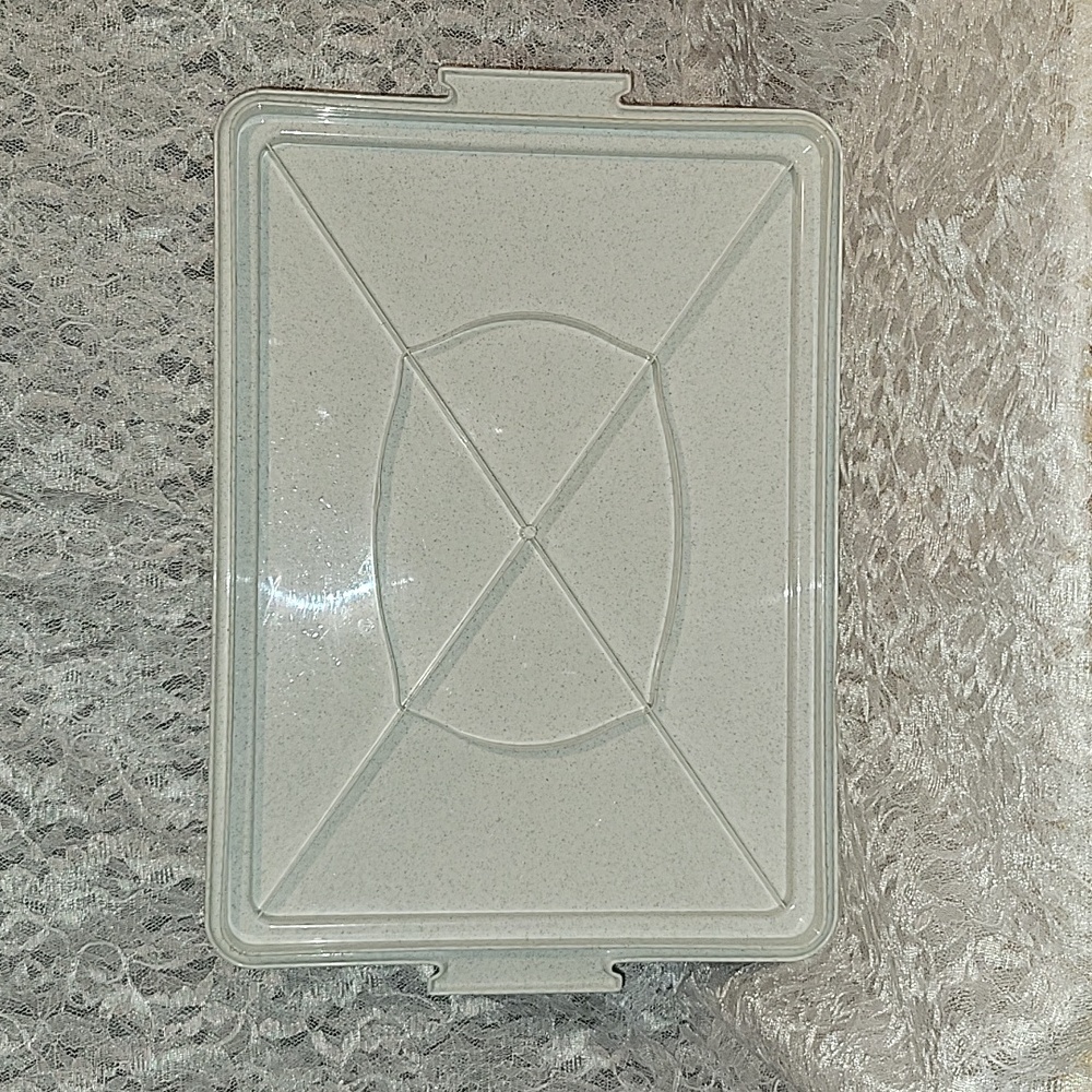 Tupperware: Cake Keeper Container - Picture 3 of 8